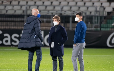 Calzada, Manzanera i Hidalgo xerren sobre la gespa de Castàlia | Roger Benet